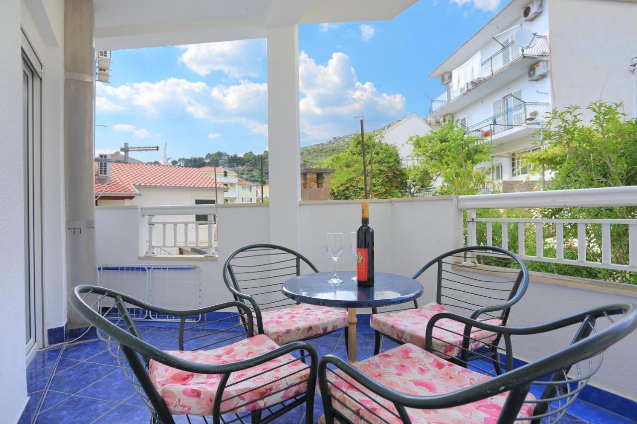 Apartments By The Sea Podgora, Makarska - 18918 Bagian luar foto